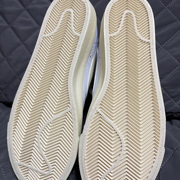 NWT Nike women sneakers blazer mid 77 VNTG EMB whit charm Limited Edition - Picture 8 of 11